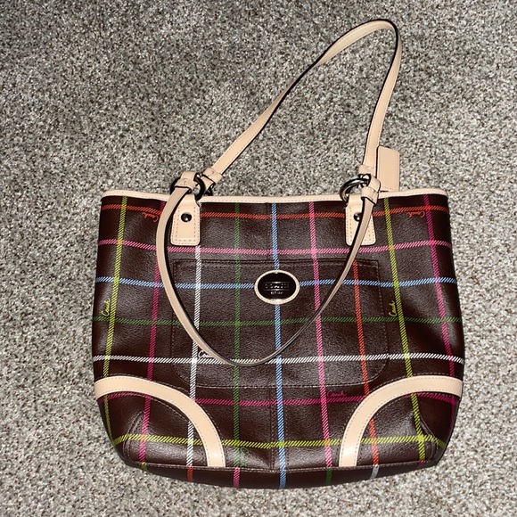 Tote - Picture 1 of 6